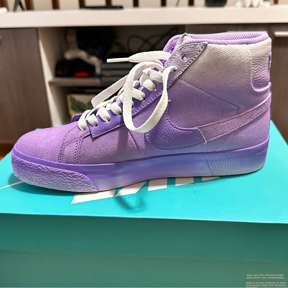 Nike SB Zoom Blazer
Skate Shoes
Lilac/Lilac/White/Lilac
Size M 6.5 / W 8